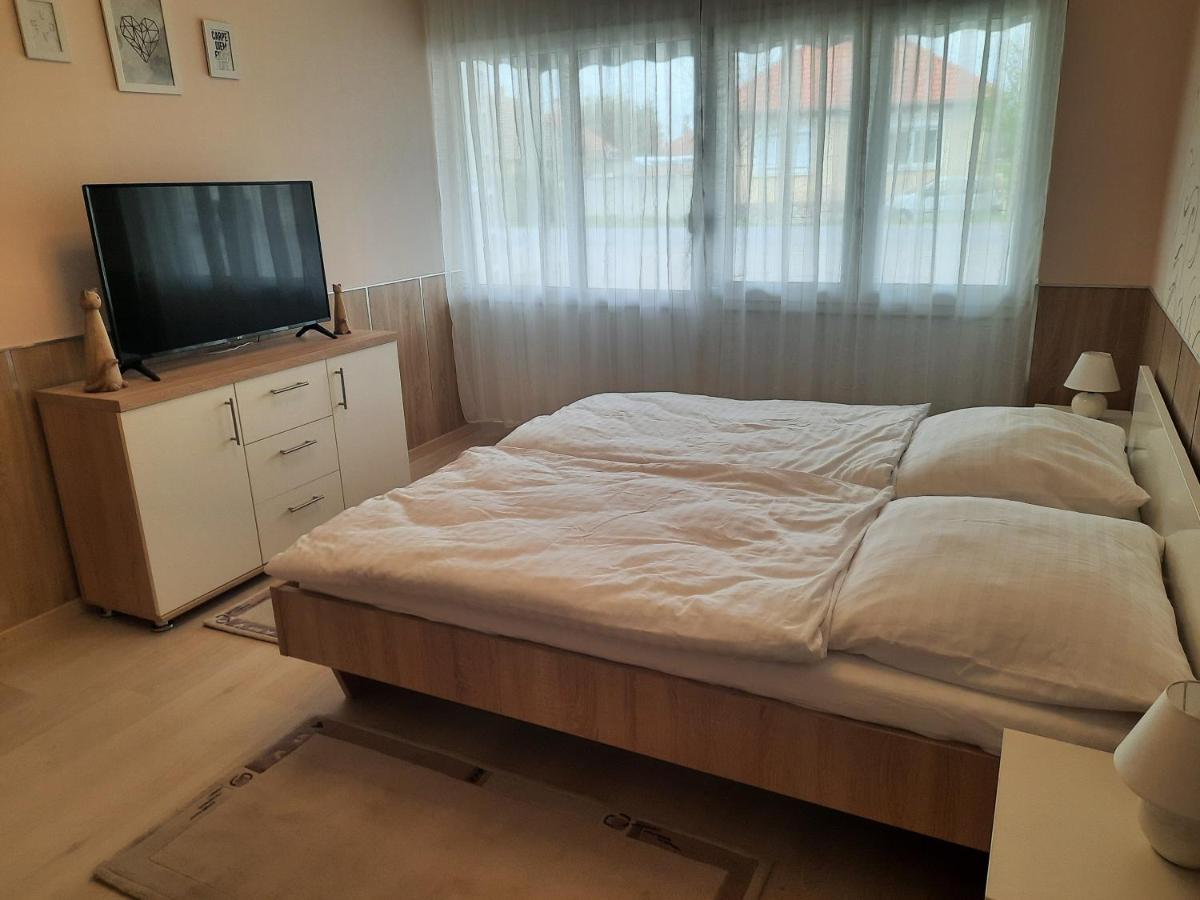 Fenyo Apartman Lägenhet Nagykáta Exteriör bild