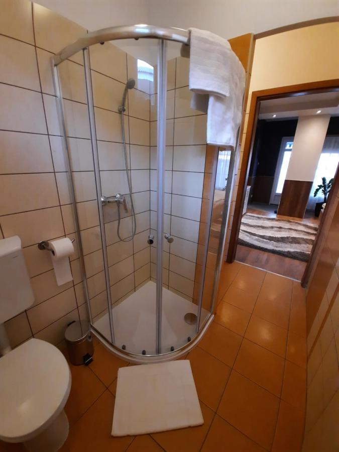 Fenyo Apartman Lägenhet Nagykáta Exteriör bild