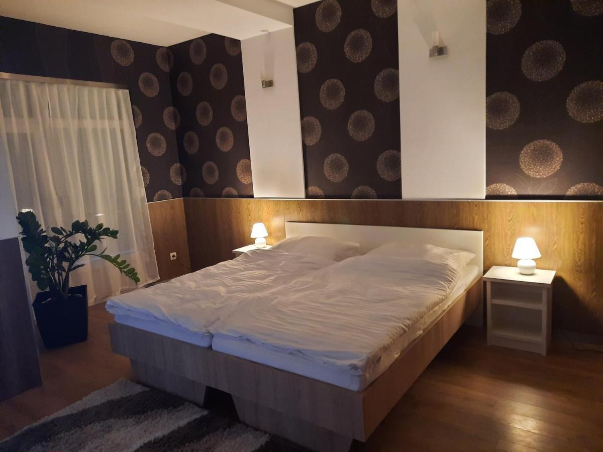Fenyo Apartman Lägenhet Nagykáta Exteriör bild